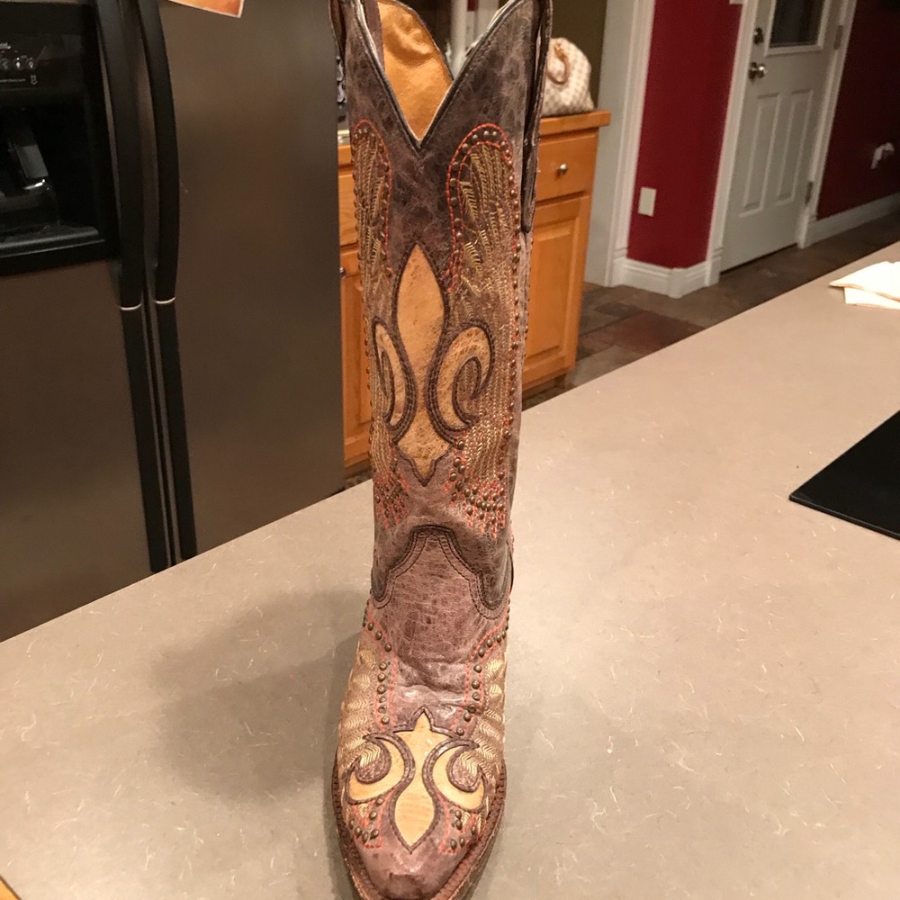 Ladies Corral boots in like new condition.